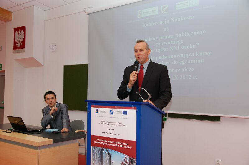 Konferencję otwiera dr Krzysztof Wątorek